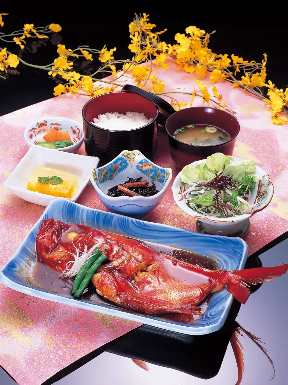 まるごと一匹金目鯛煮魚御膳